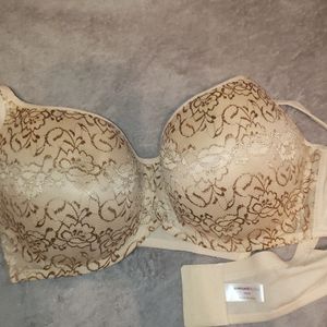 Beige and lace Avenue Bra.